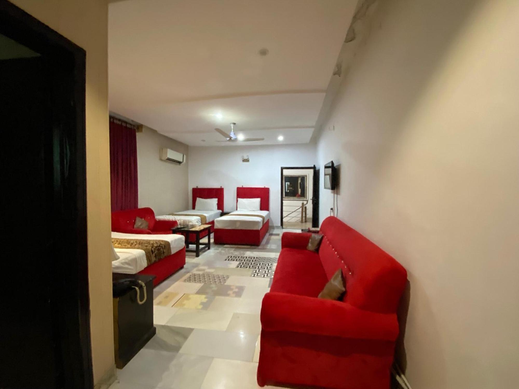Hotel Tulip Inn, Gulberg Lahore Buitenkant foto