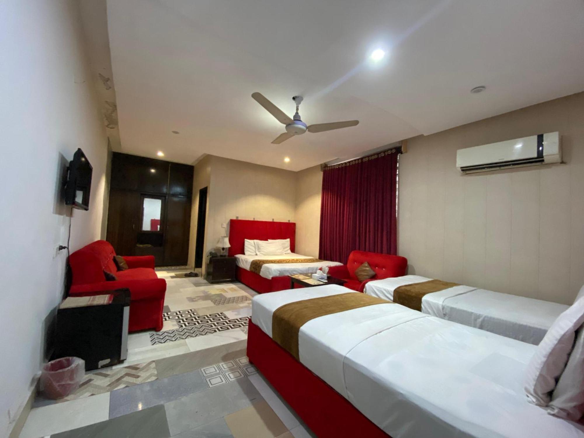 Hotel Tulip Inn, Gulberg Lahore Buitenkant foto