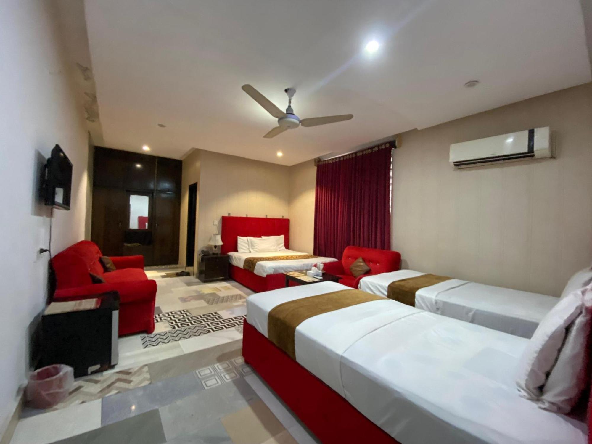 Hotel Tulip Inn, Gulberg Lahore Buitenkant foto