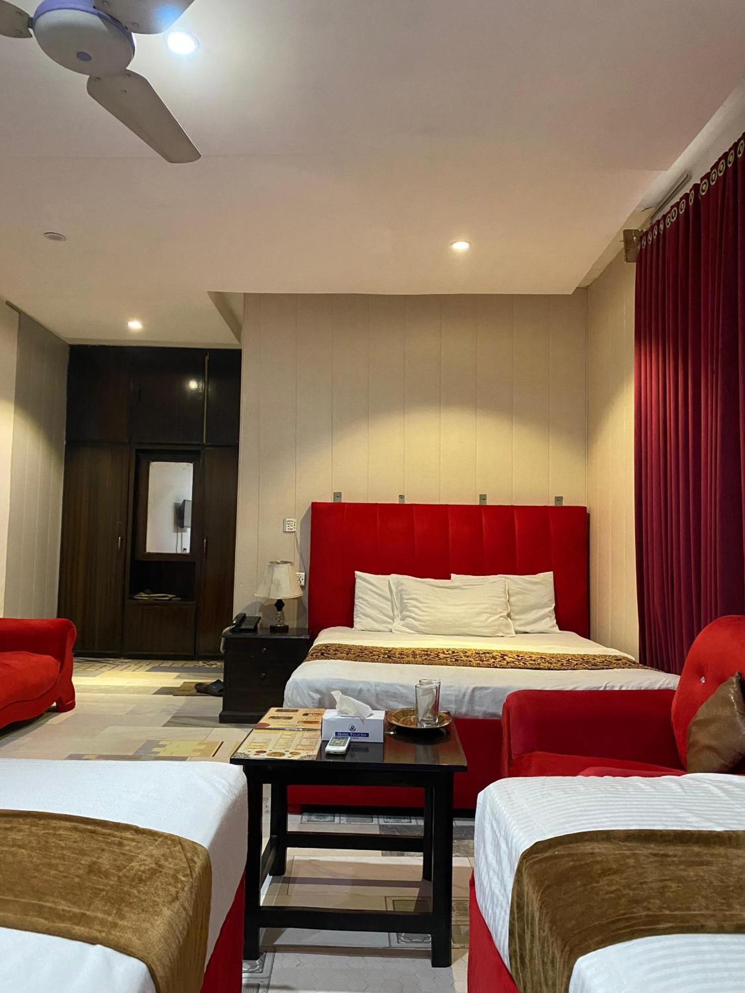 Hotel Tulip Inn, Gulberg Lahore Buitenkant foto