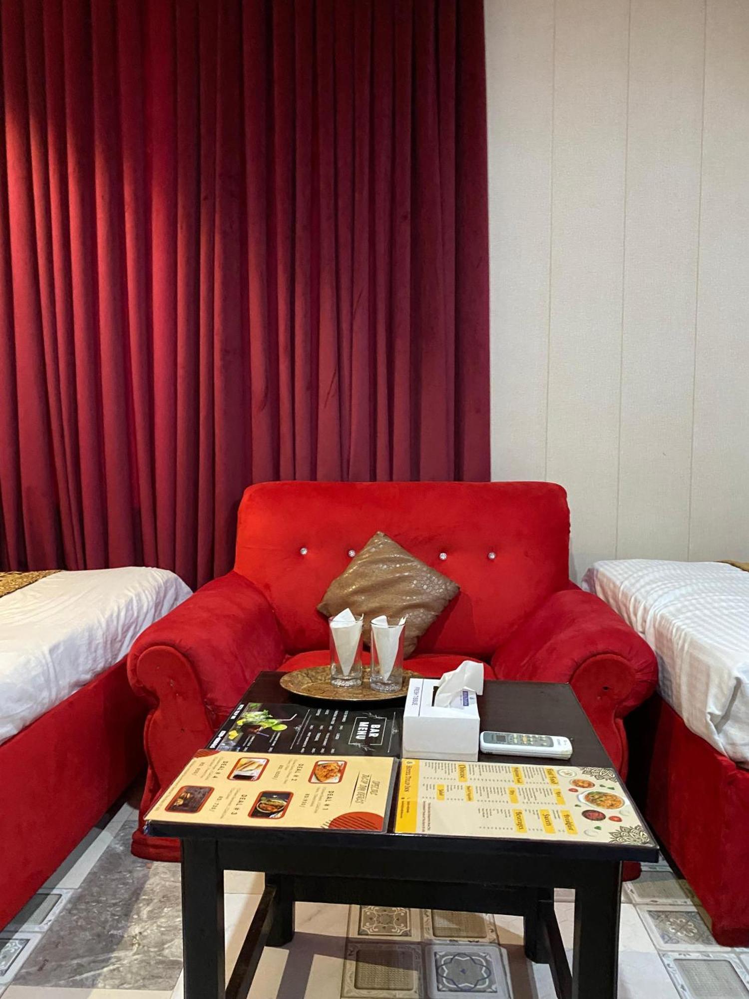 Hotel Tulip Inn, Gulberg Lahore Buitenkant foto