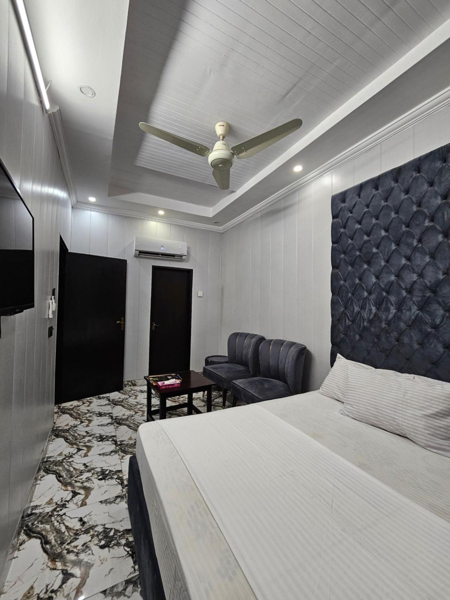 Hotel Tulip Inn, Gulberg Lahore Buitenkant foto
