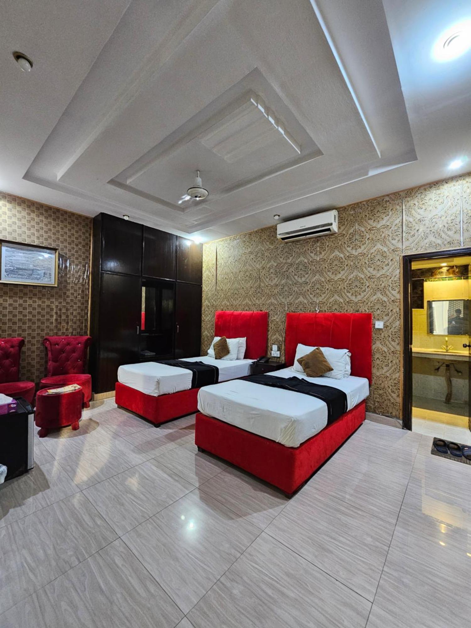 Hotel Tulip Inn, Gulberg Lahore Buitenkant foto