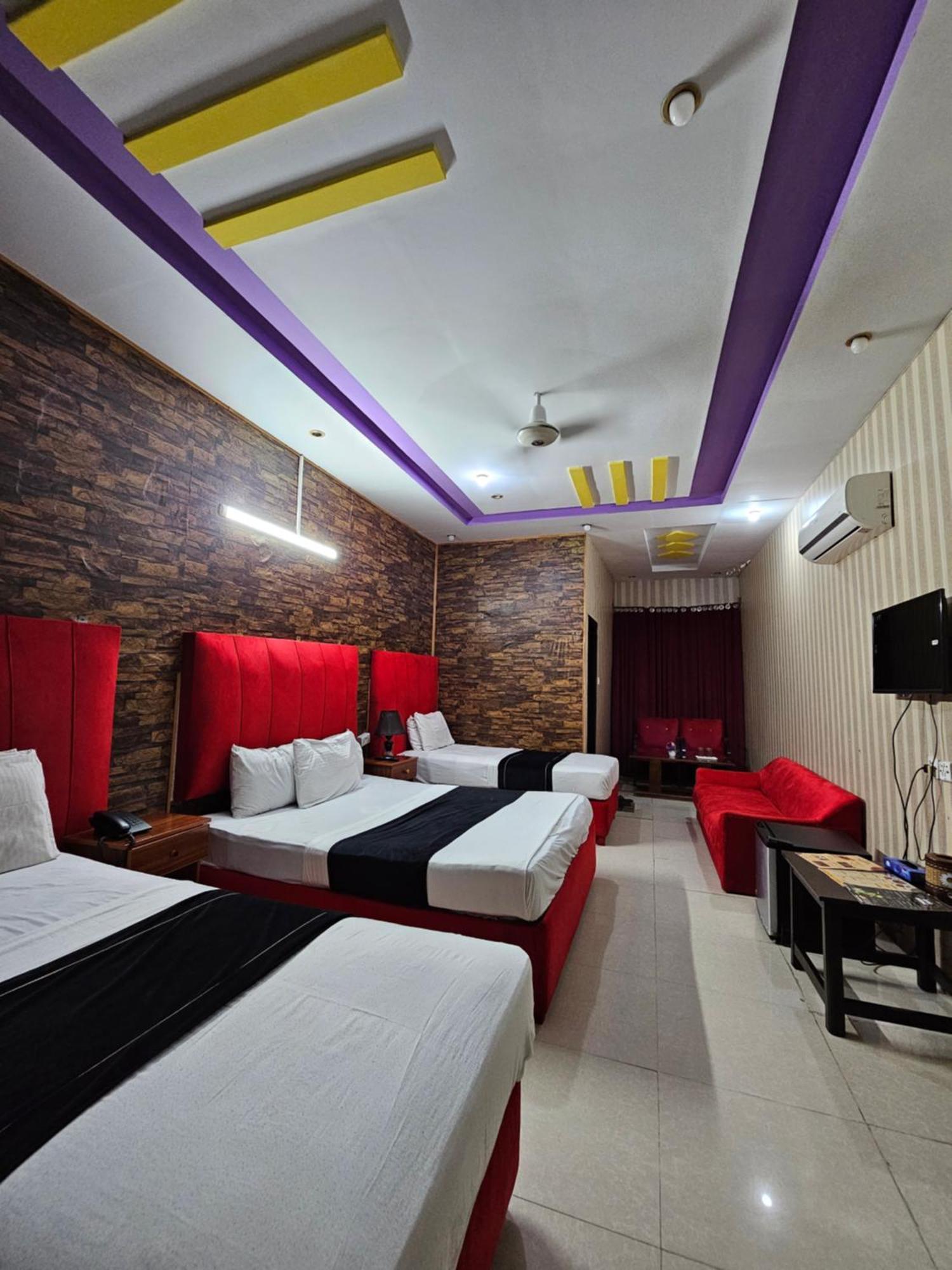 Hotel Tulip Inn, Gulberg Lahore Buitenkant foto