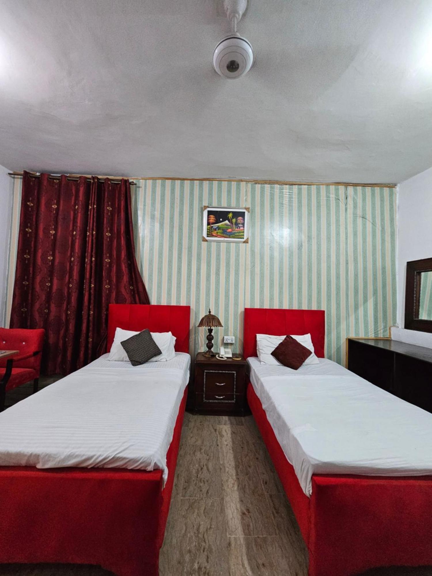 Hotel Tulip Inn, Gulberg Lahore Buitenkant foto