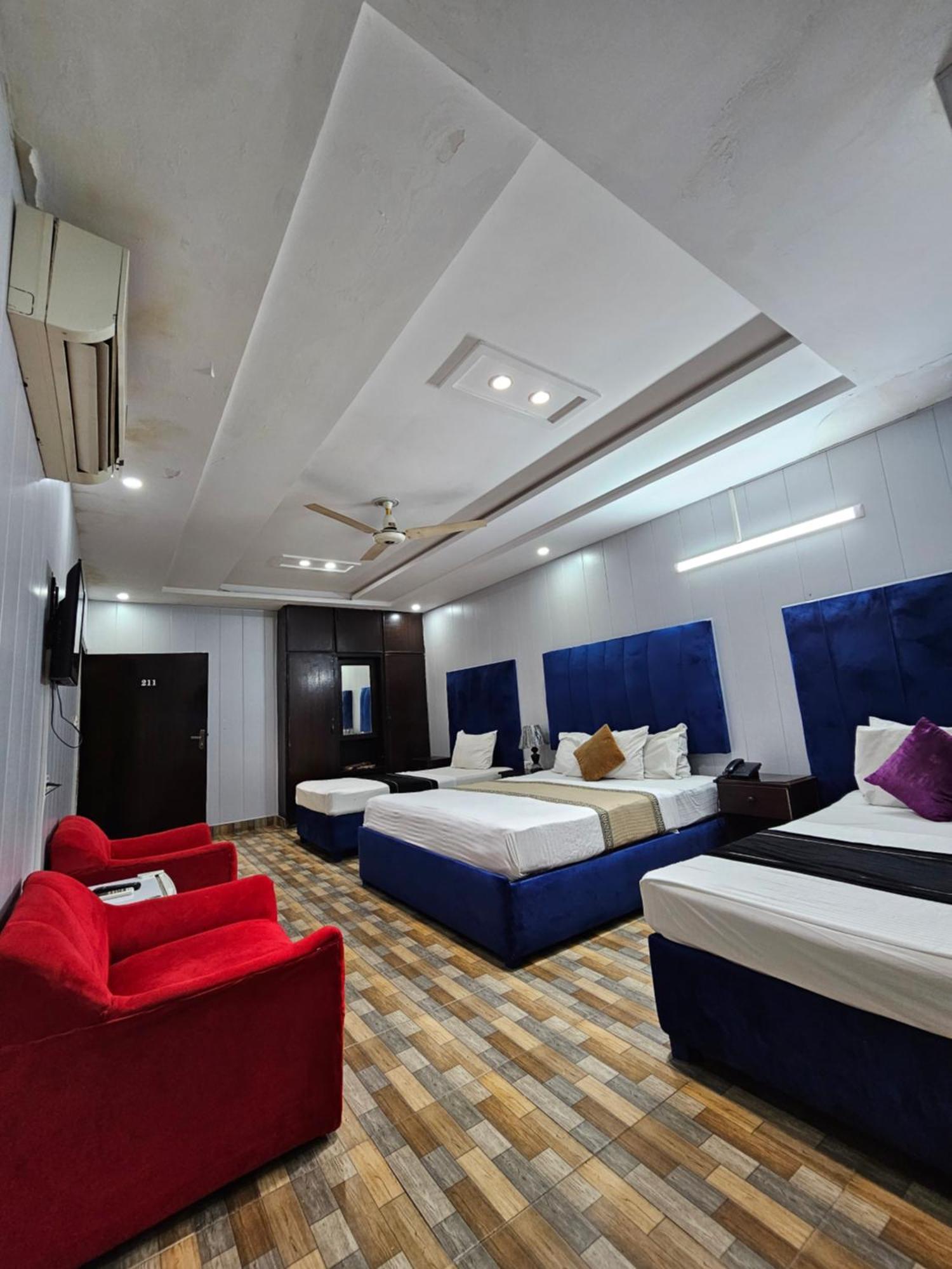 Hotel Tulip Inn, Gulberg Lahore Buitenkant foto