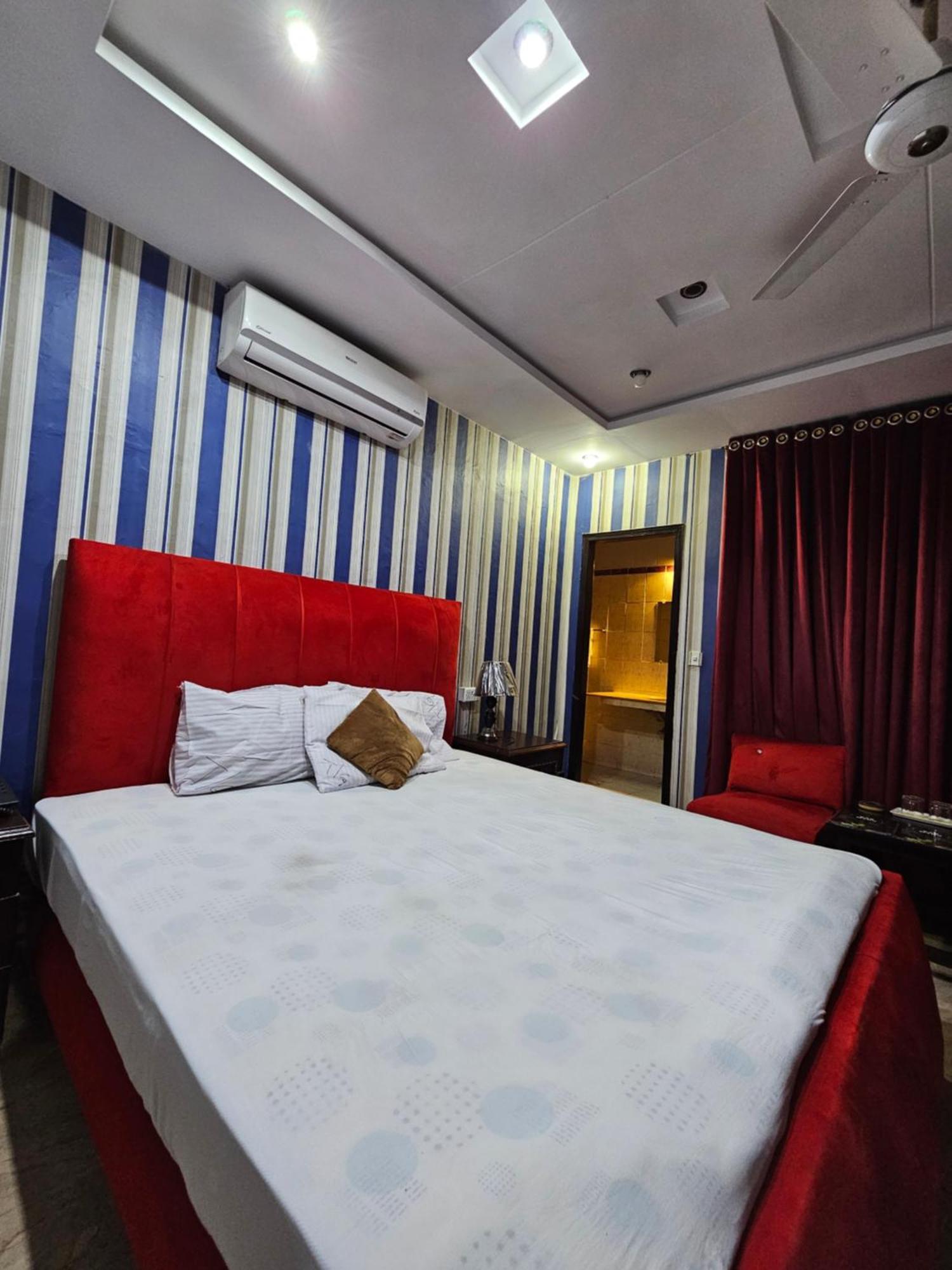 Hotel Tulip Inn, Gulberg Lahore Buitenkant foto
