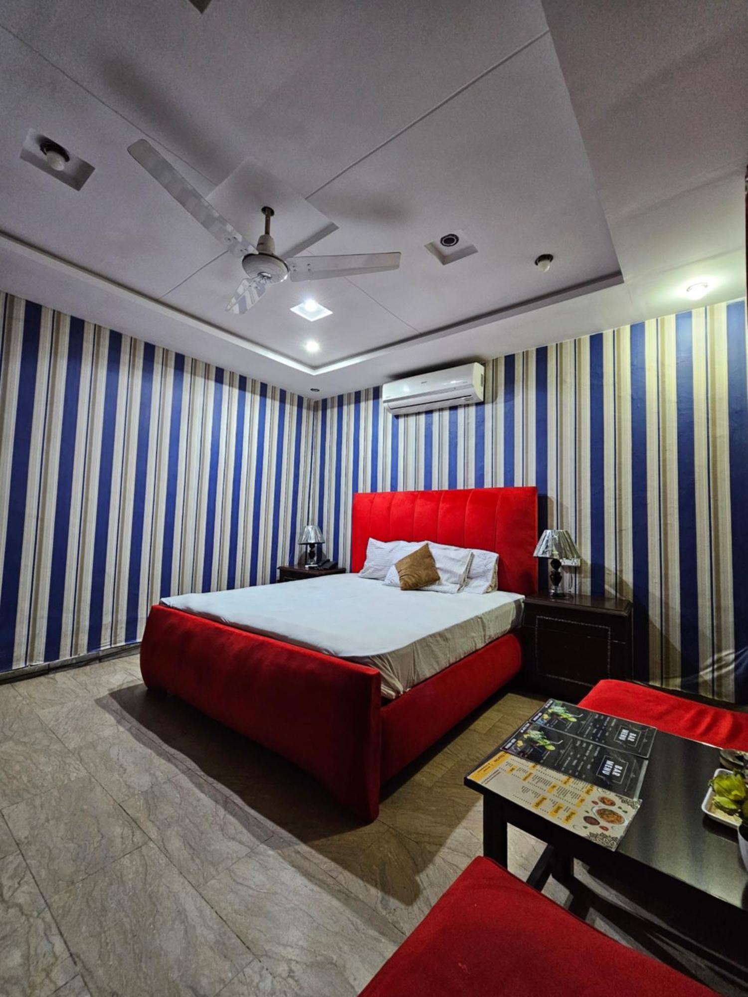 Hotel Tulip Inn, Gulberg Lahore Buitenkant foto