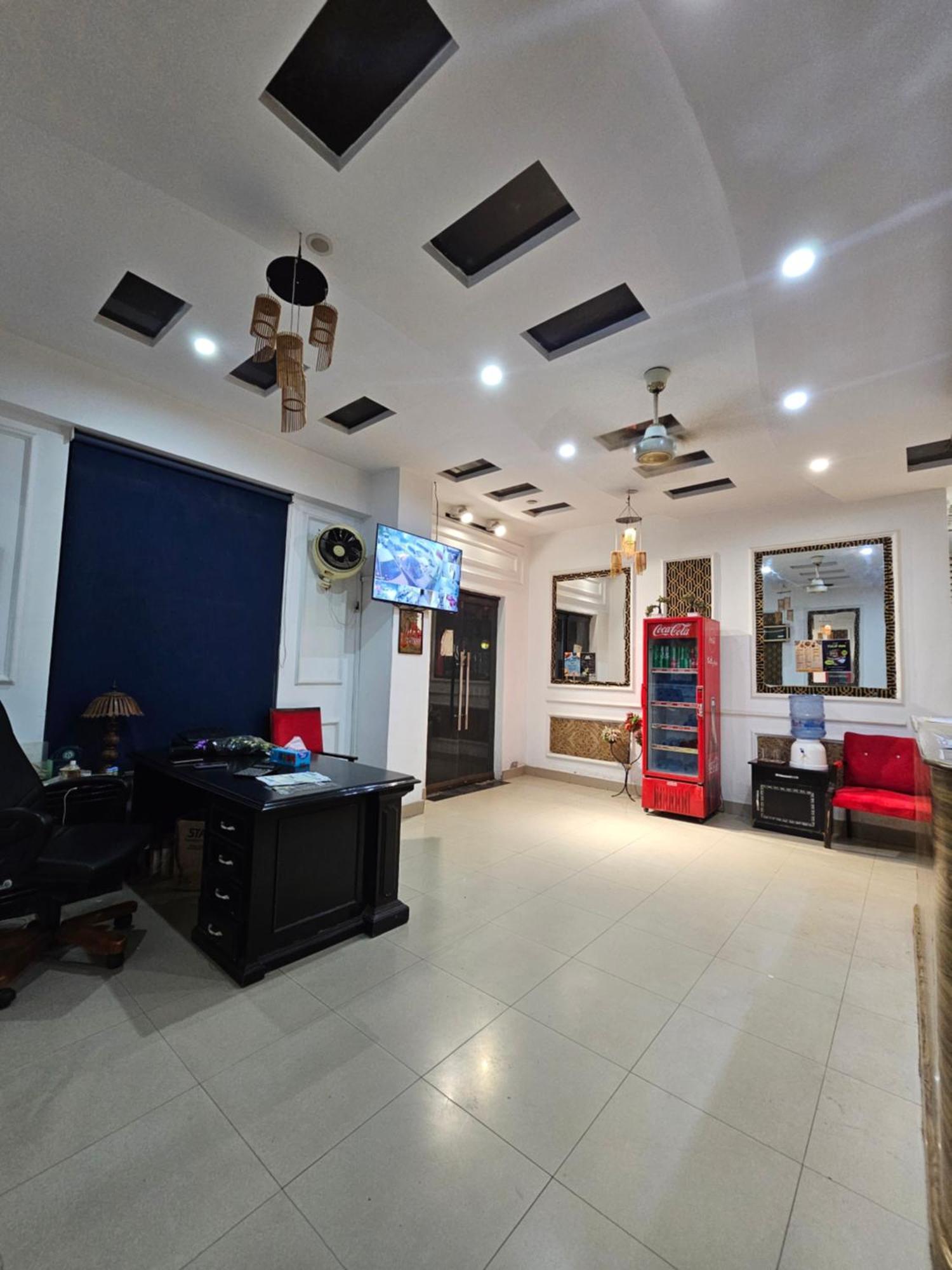 Hotel Tulip Inn, Gulberg Lahore Buitenkant foto