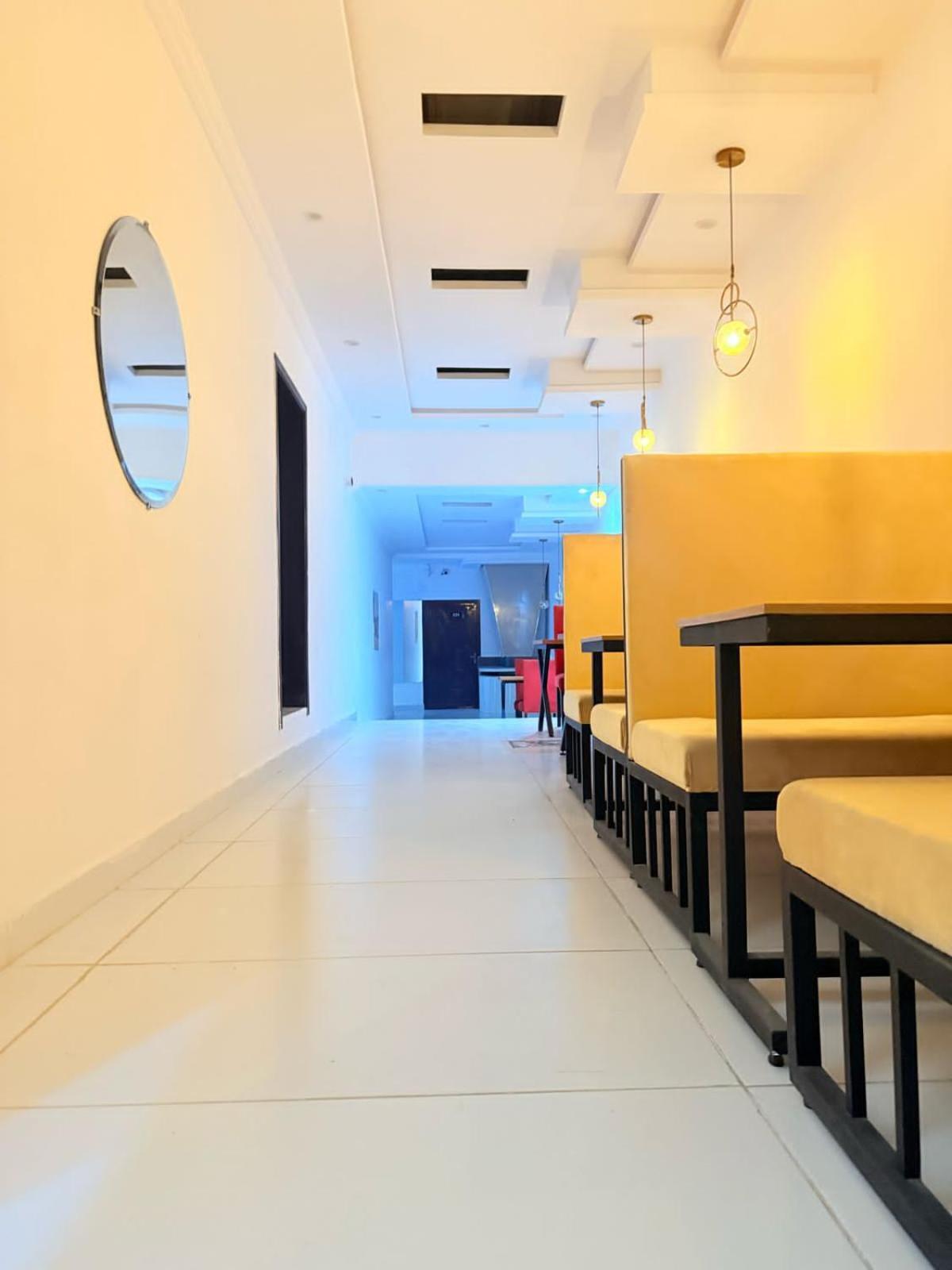 Hotel Tulip Inn, Gulberg Lahore Buitenkant foto
