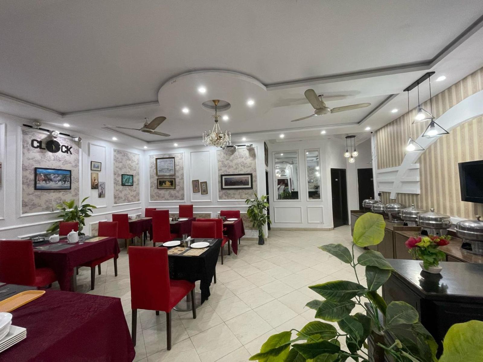 Hotel Tulip Inn, Gulberg Lahore Buitenkant foto