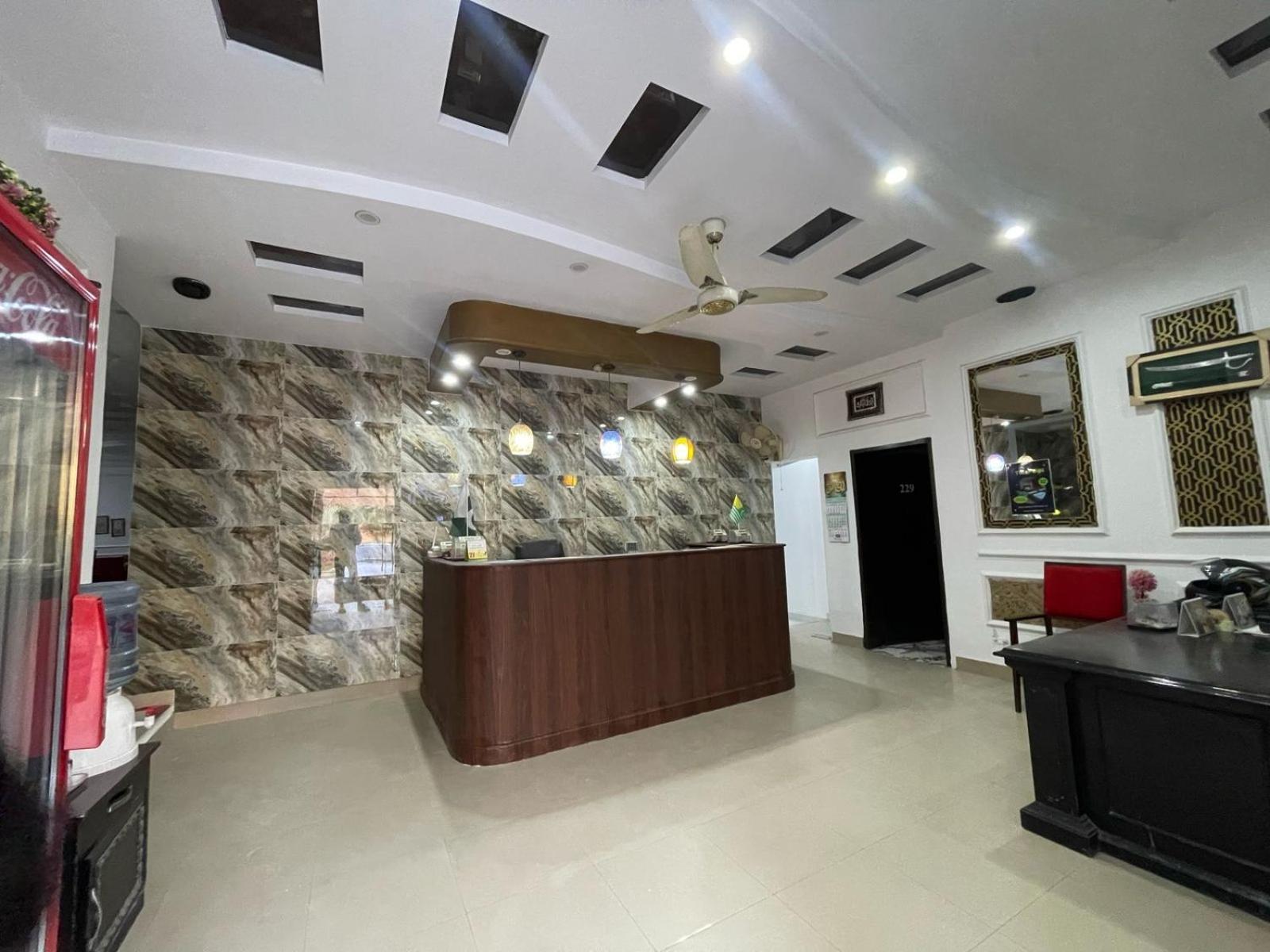 Hotel Tulip Inn, Gulberg Lahore Buitenkant foto