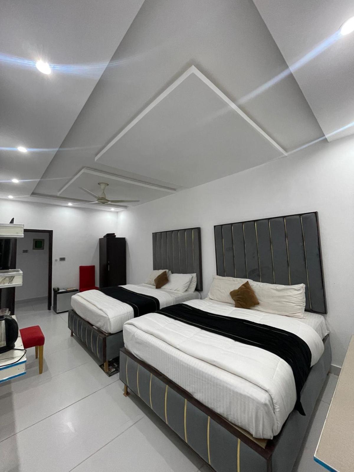 Hotel Tulip Inn, Gulberg Lahore Buitenkant foto