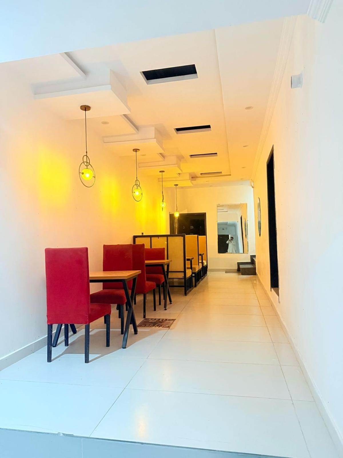 Hotel Tulip Inn, Gulberg Lahore Buitenkant foto
